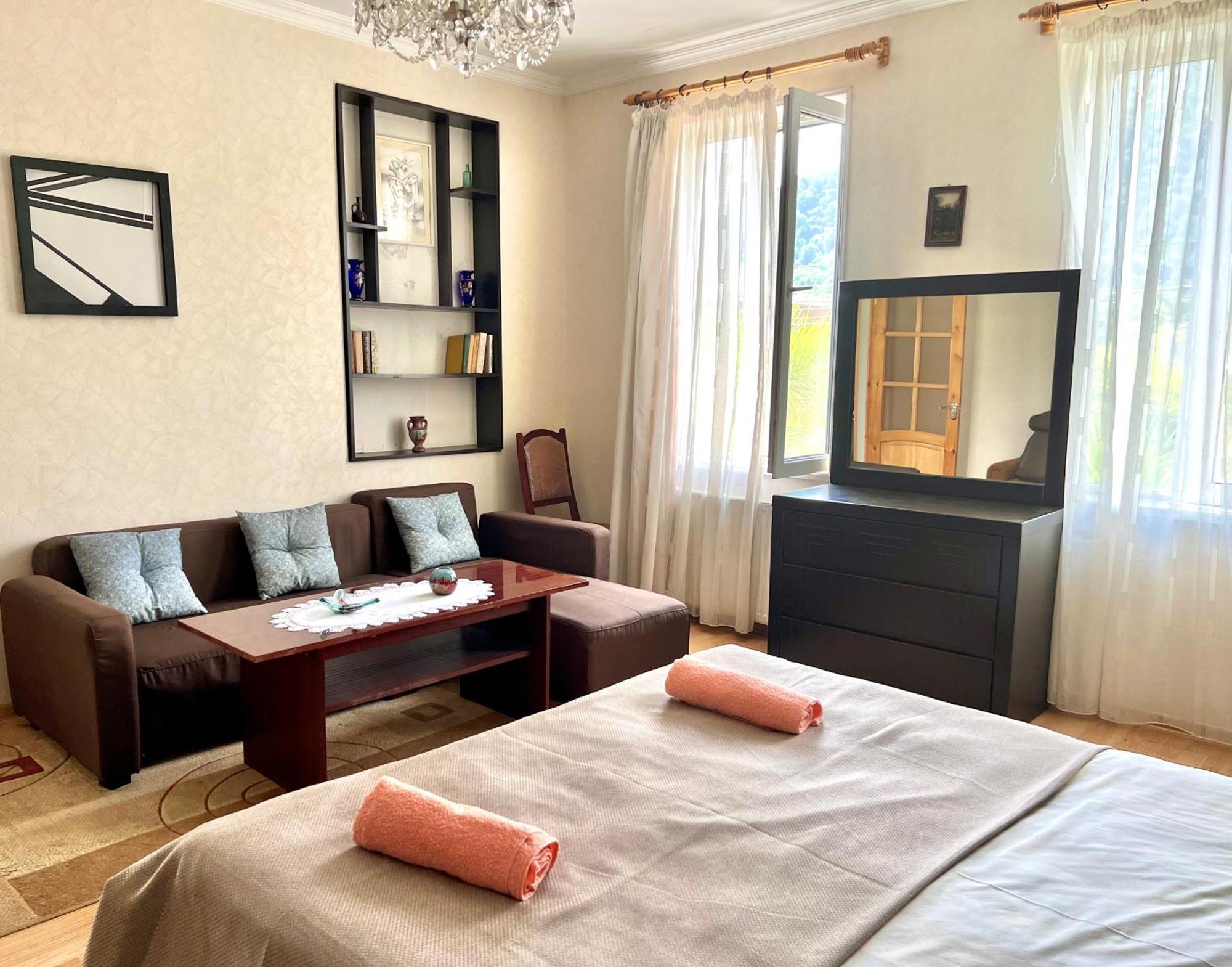 Home Inn-Guesthouse لاجوديخي المظهر الخارجي الصورة