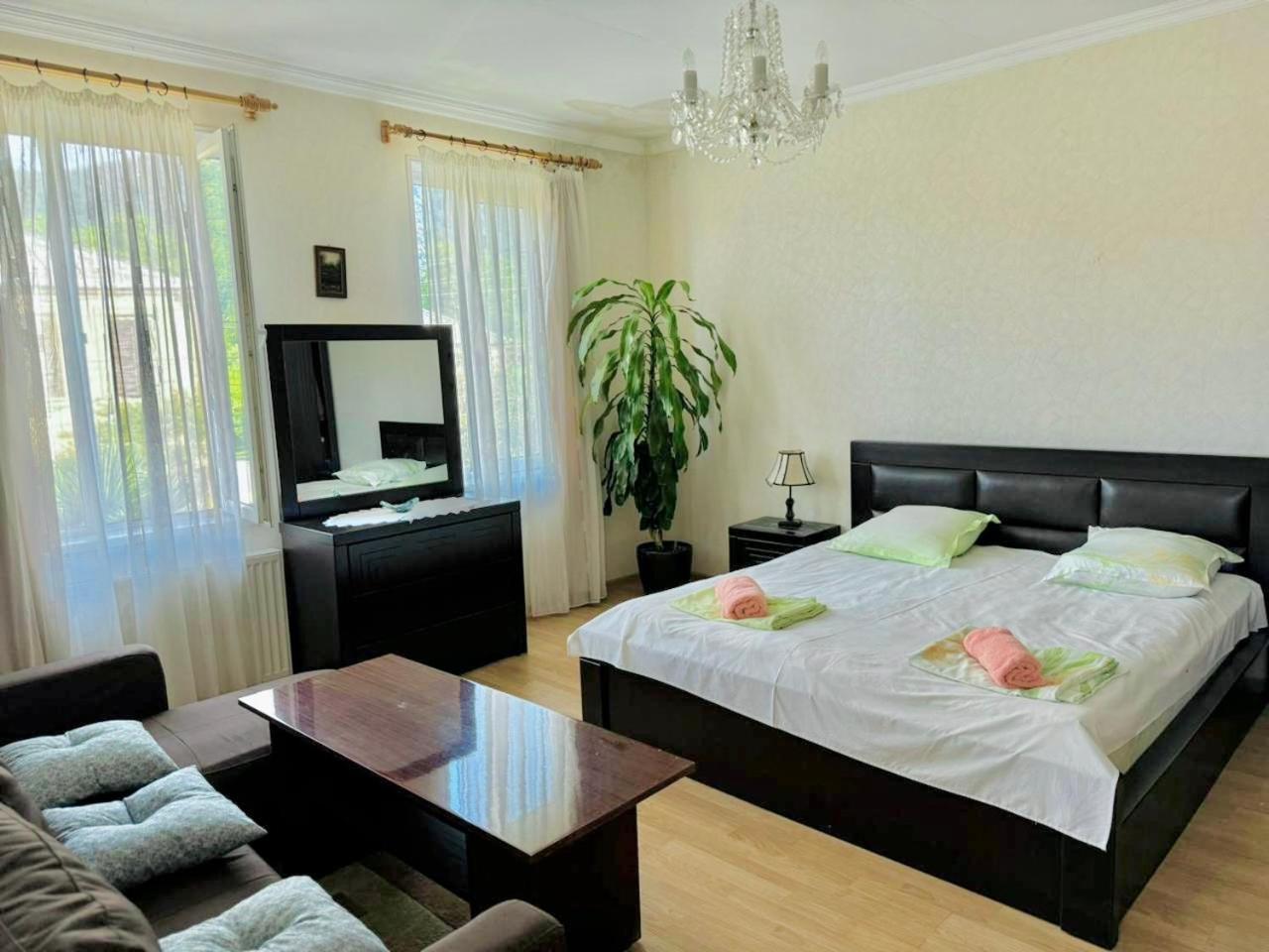 Home Inn-Guesthouse لاجوديخي المظهر الخارجي الصورة