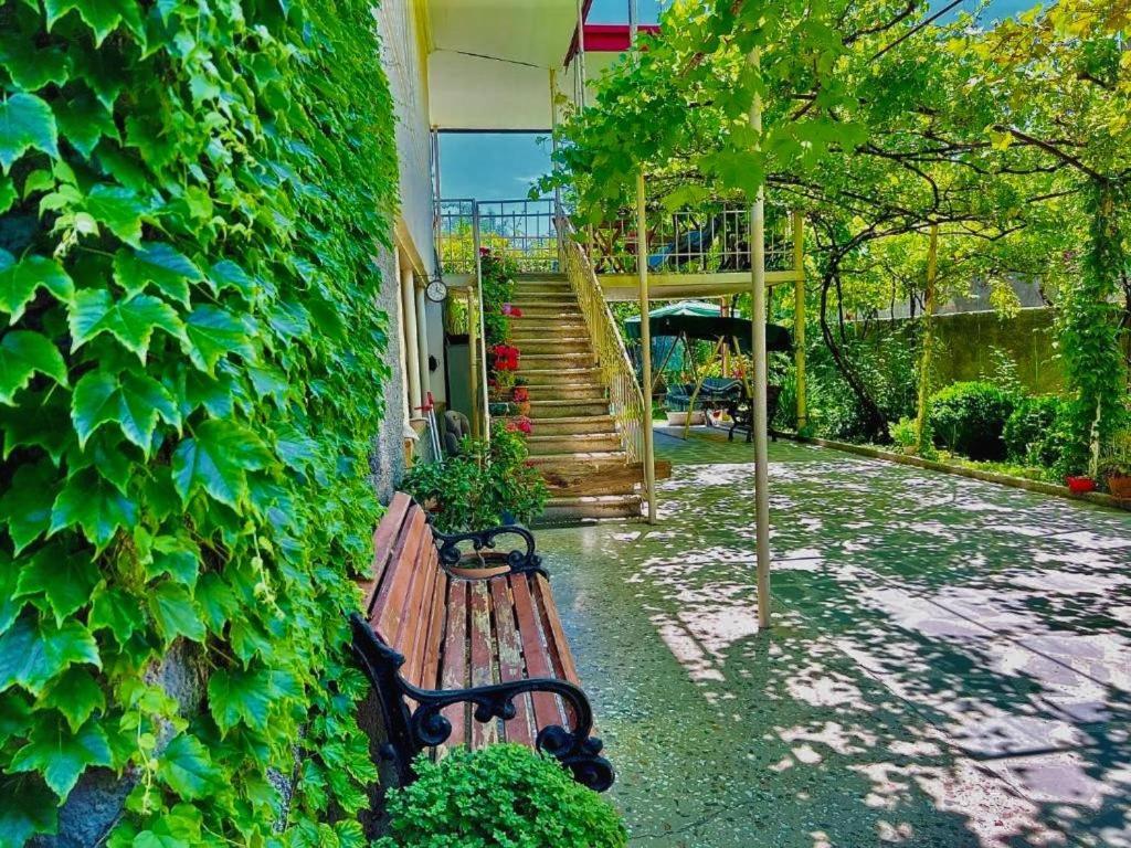 Home Inn-Guesthouse لاجوديخي المظهر الخارجي الصورة